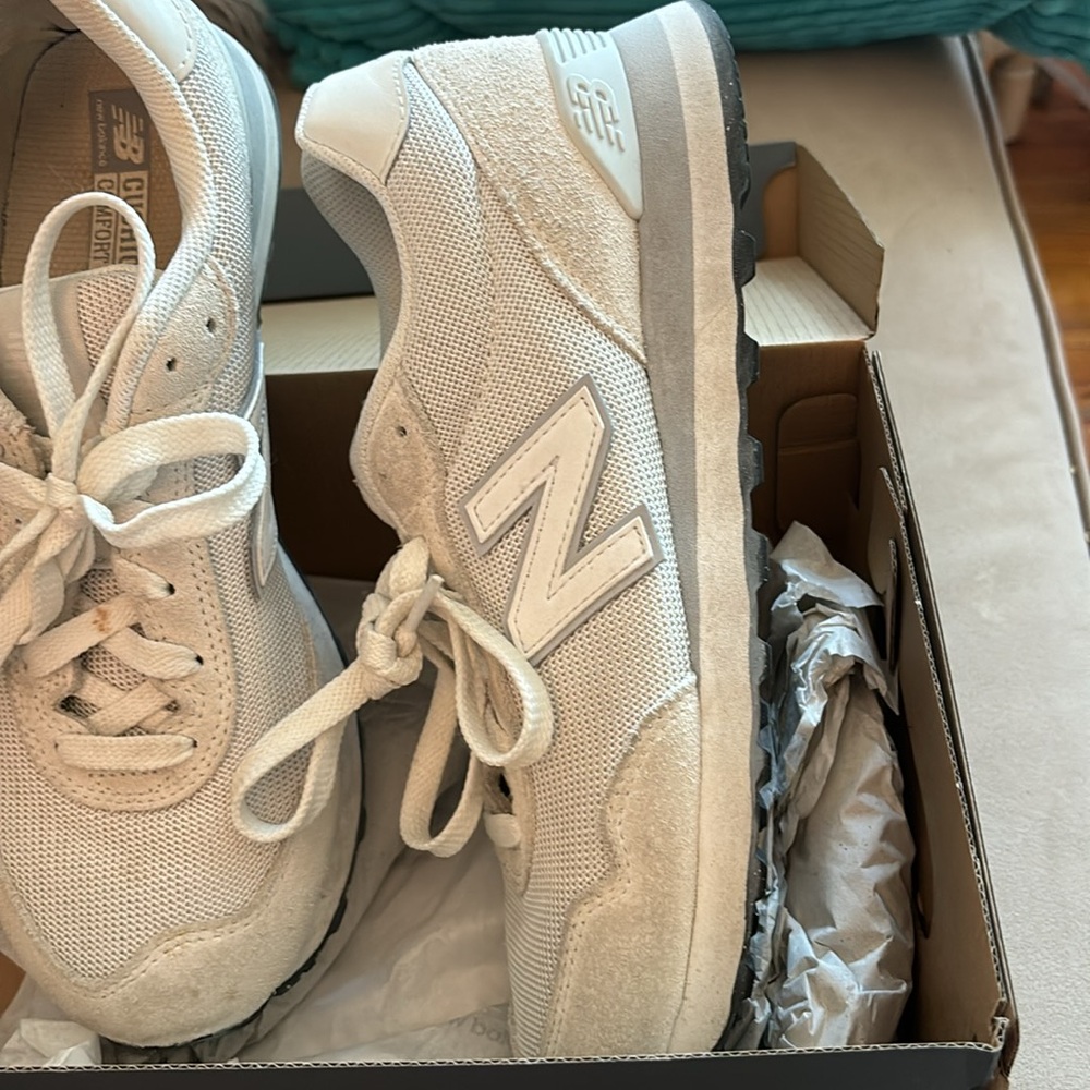 New Balance women’s sneaker - Picture 7 of 9